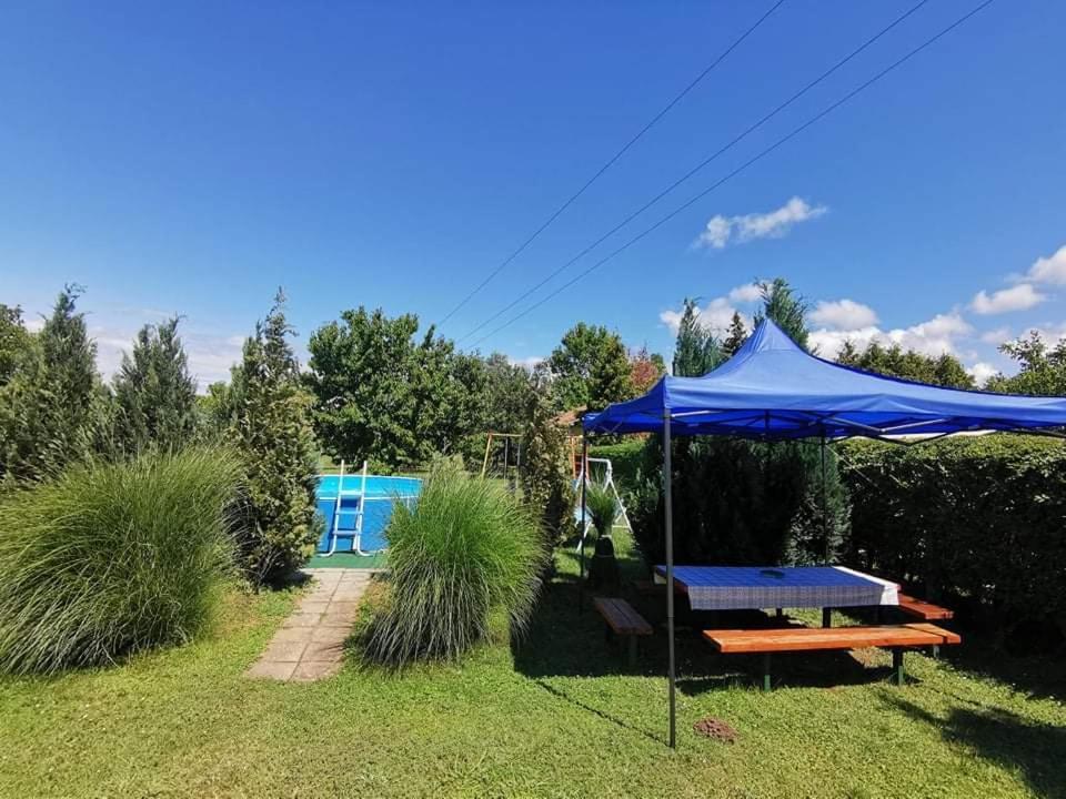 Önálló, klimatizált, medencés nyaraló a Balatonnál! Kőröshegy Kültér fotó
