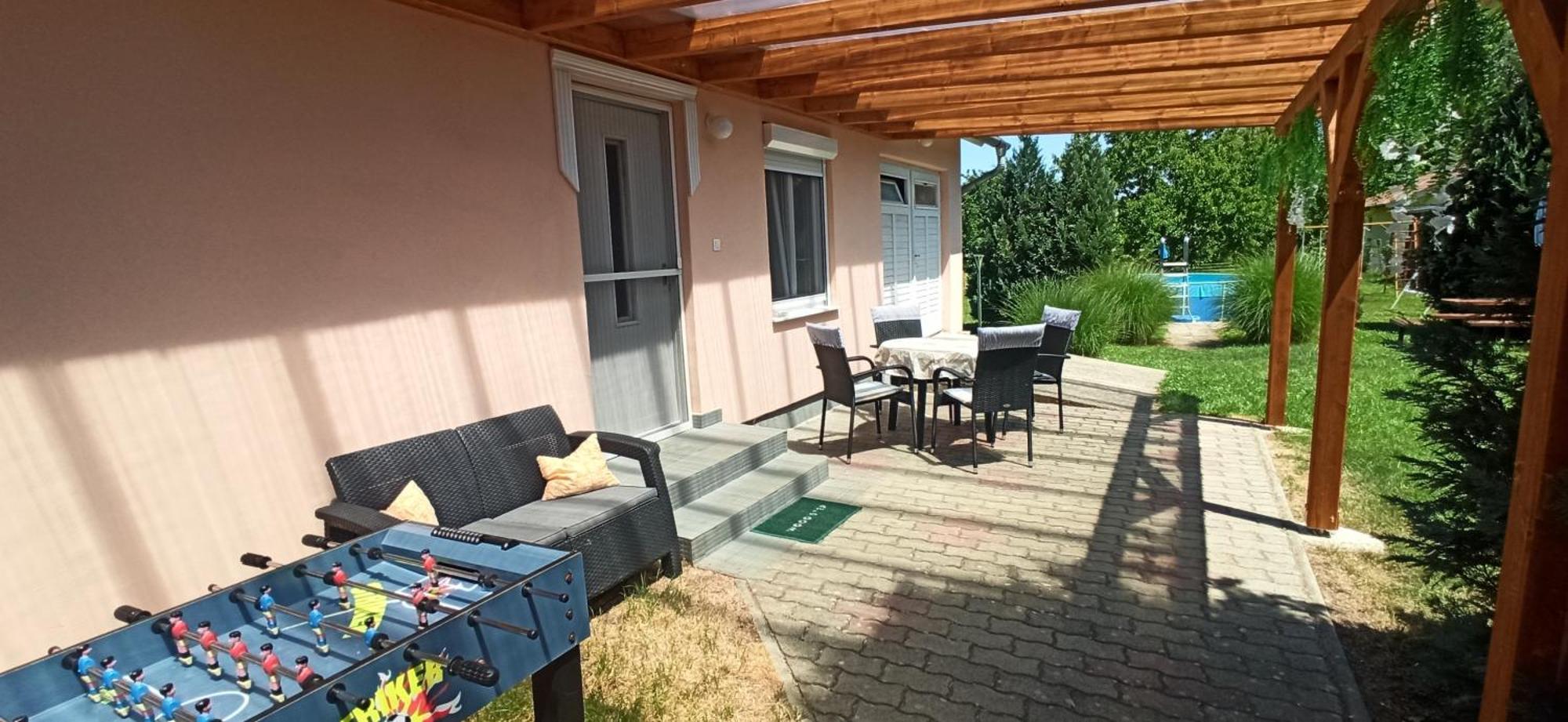 Önálló, klimatizált, medencés nyaraló a Balatonnál! Kőröshegy Kültér fotó